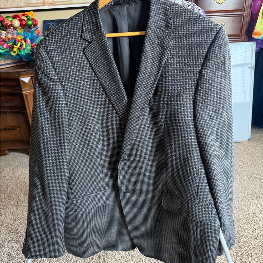 Joseph’s Men's Black & Gray Micro-Check Blazer